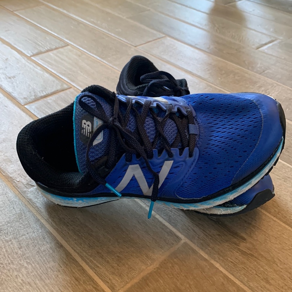 Men’s size 9 New Balance 1080 Tennis shoes